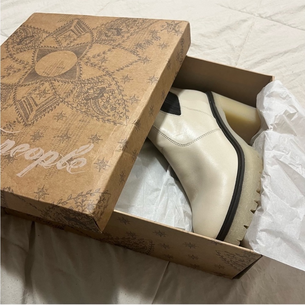 Free People Women’s James Chelsea Chunky Platform Boots White Black Size 9 - Picture 7 of 16